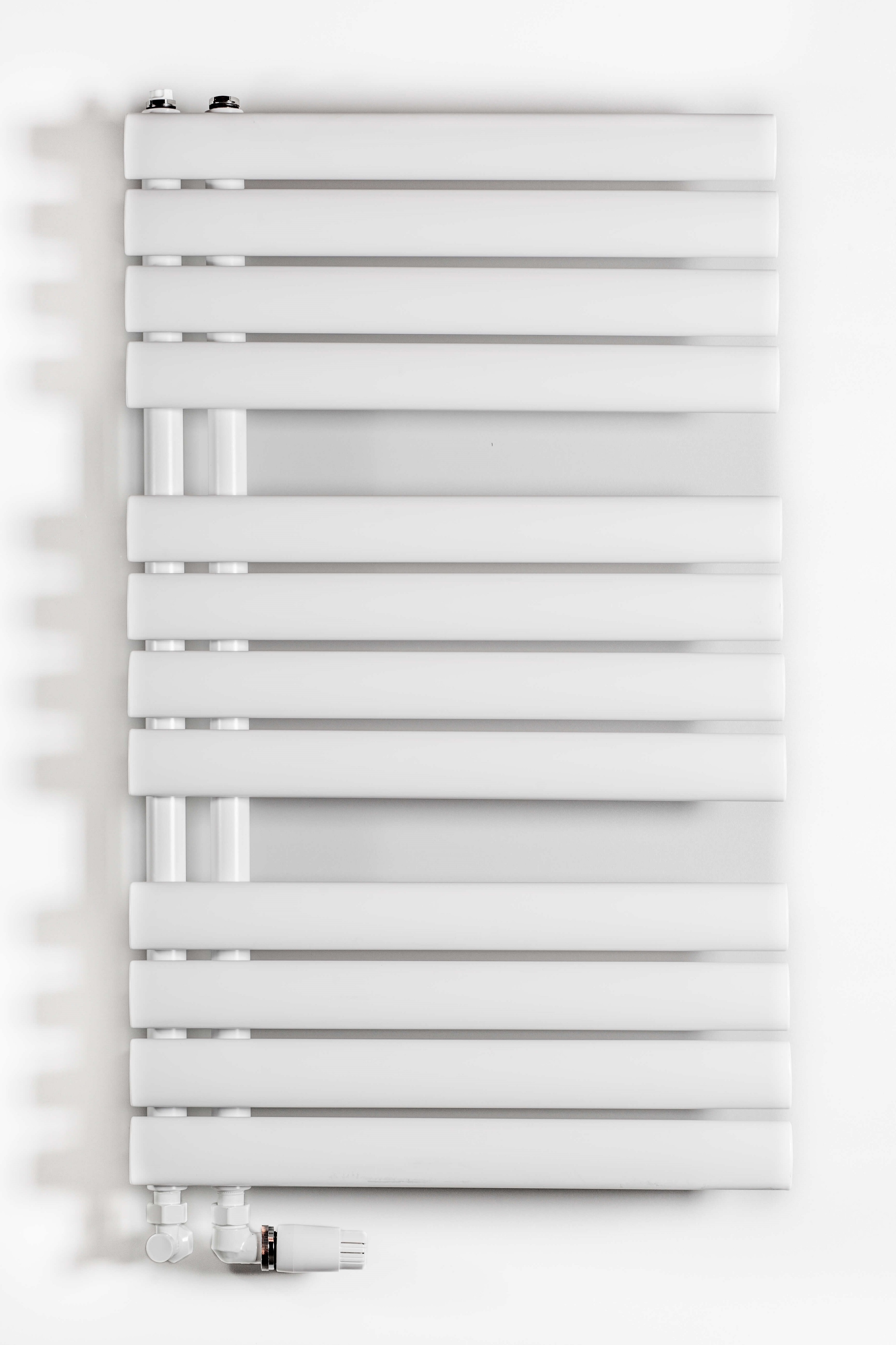 Luxrad Flag Bis calorifer de baie decorativ 151.2x50 cm alb FLA15125009003