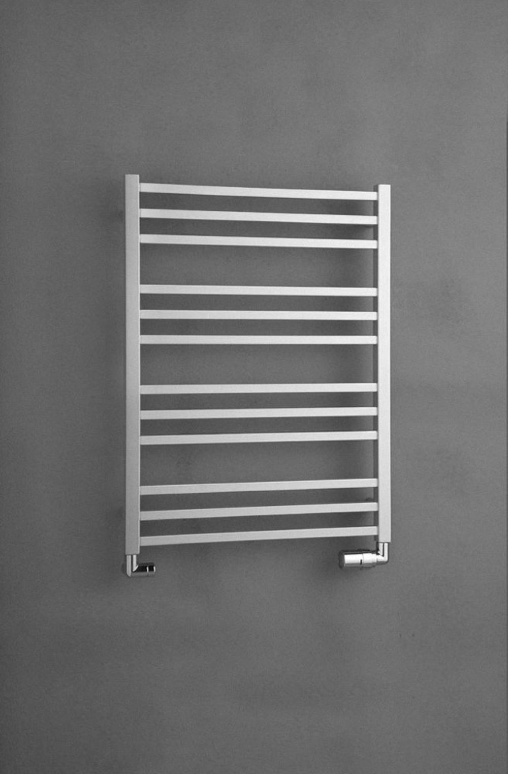 P.M.H. Avento calorifer de baie decorativ 79x50 cm crom AV1C